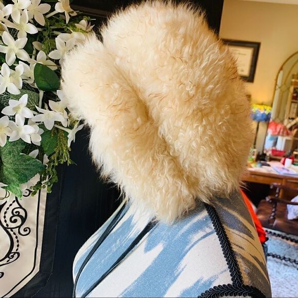 Sheepskin vintage hat   - Picture 3 of 16